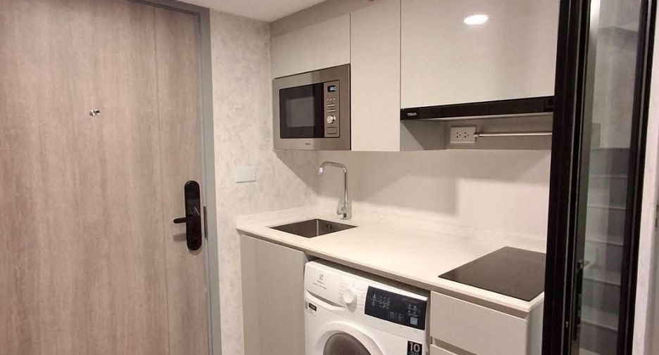 For rent 2 bedrooms condo in Huai Khwang, Bangkok