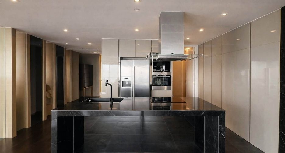For sale 4 bedrooms condo in Yan Nawa, Bangkok