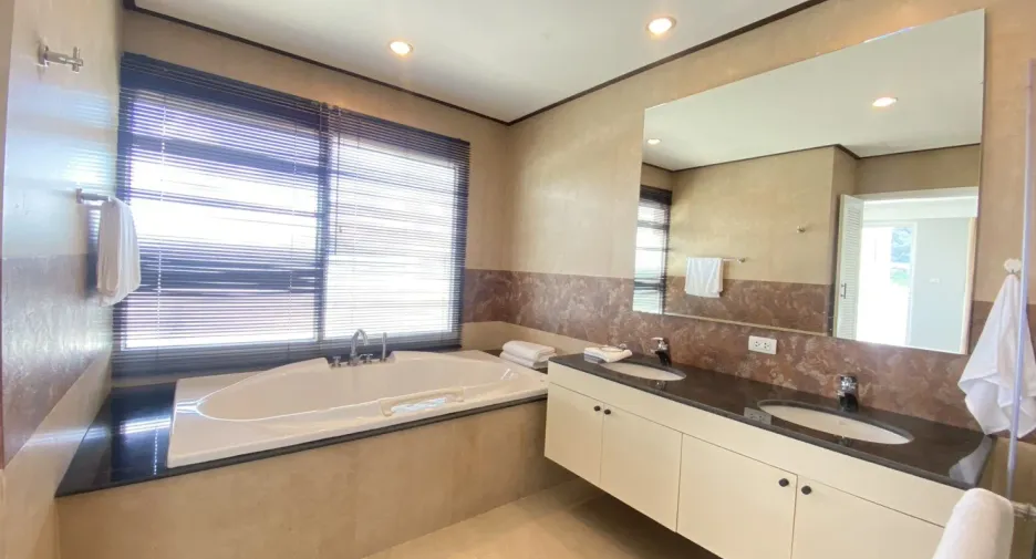 For rent 2 bedrooms condo in Kathu, Phuket