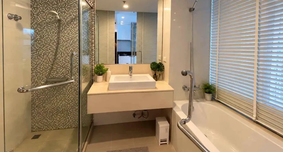 For rent studio condo in Pathum Wan, Bangkok