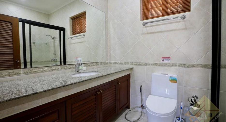 For sale 3 bedrooms house in Jomtien, Pattaya