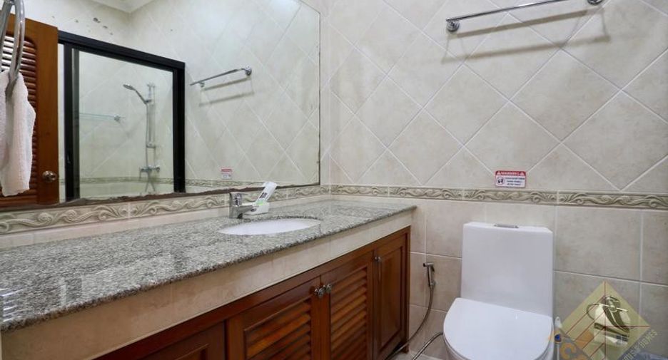 For sale 3 bedrooms house in Jomtien, Pattaya