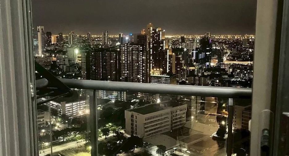 For rent 2 bedrooms condo in Phra Khanong, Bangkok