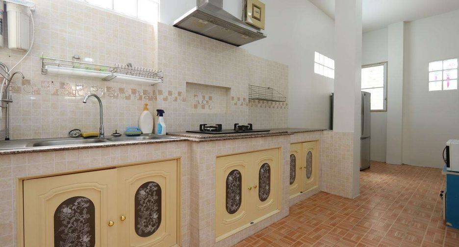 For rent 3 bedrooms house in San Kamphaeng, Chiang Mai