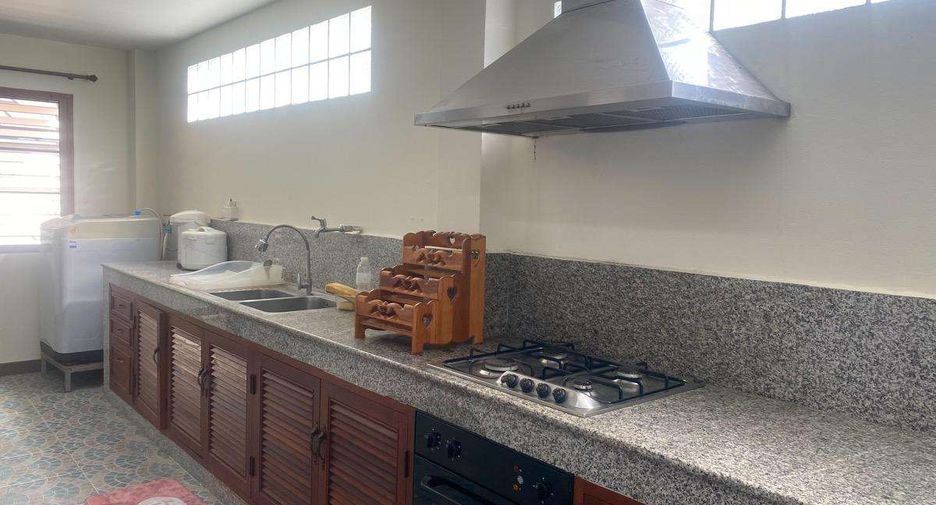 Haus zur Miete mit 4 Zimmer in Mueang Chiang Mai, Chiang Mai
