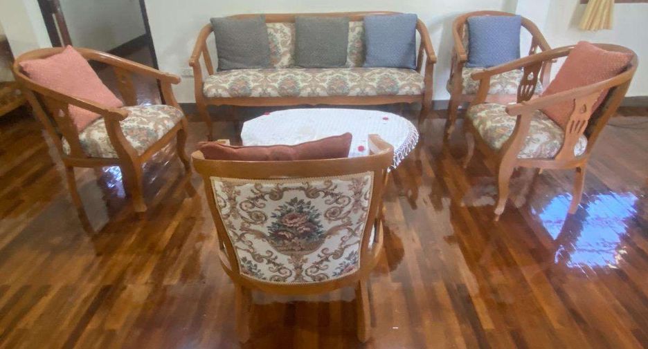 Haus zur Miete mit 4 Zimmer in Mueang Chiang Mai, Chiang Mai