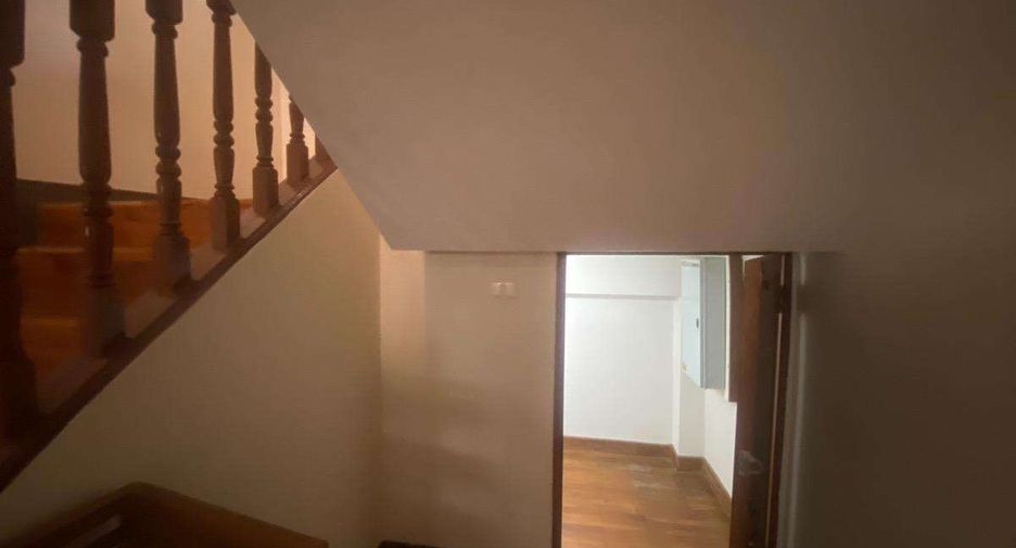 Haus zur Miete mit 4 Zimmer in Mueang Chiang Mai, Chiang Mai