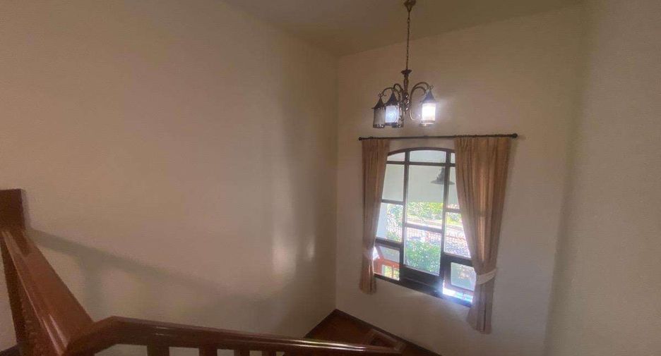 Haus zur Miete mit 4 Zimmer in Mueang Chiang Mai, Chiang Mai