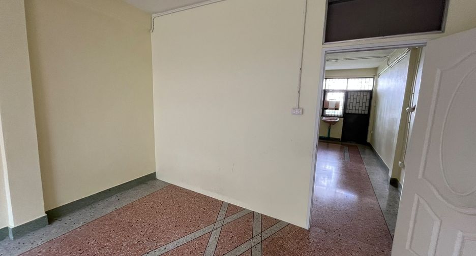 For rent 4 bedrooms house in Din Daeng, Bangkok