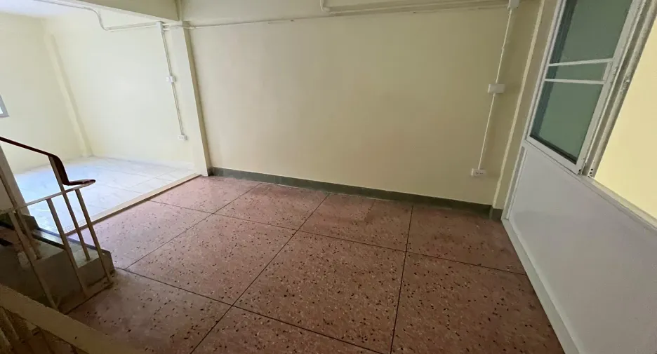 For rent 4 bedrooms house in Din Daeng, Bangkok