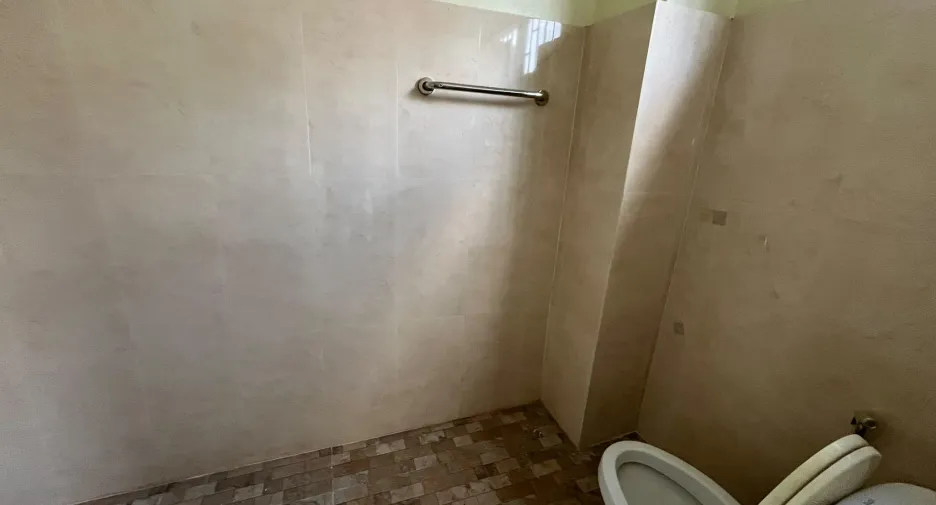 For rent 4 bedrooms house in Din Daeng, Bangkok