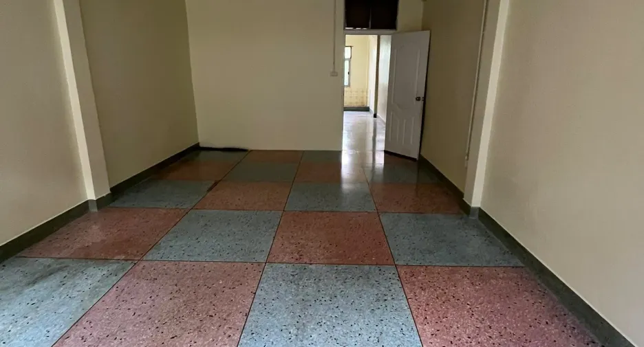 For rent 4 bedrooms house in Din Daeng, Bangkok