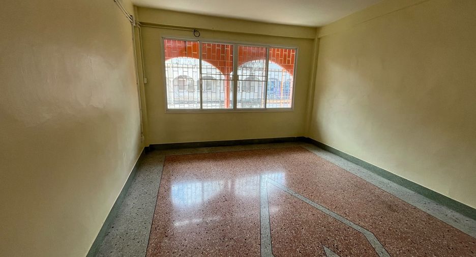 For rent 4 bedrooms house in Din Daeng, Bangkok