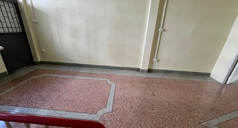 For rent 4 bedrooms house in Din Daeng, Bangkok