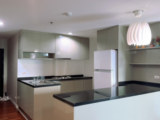For rent 2 bedrooms condo in Huai Khwang, Bangkok