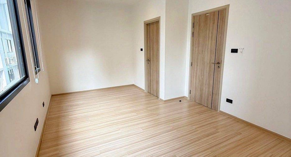 For rent 3 bedrooms townhouse in Suan Luang, Bangkok