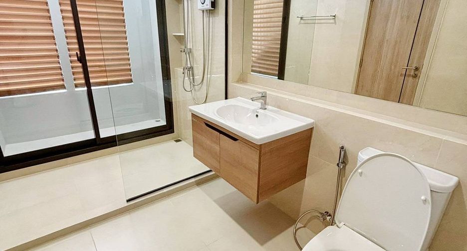 For rent 3 bedrooms townhouse in Suan Luang, Bangkok