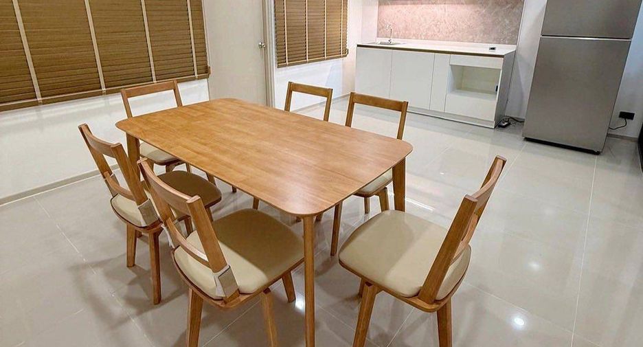 For rent 3 bedrooms townhouse in Suan Luang, Bangkok