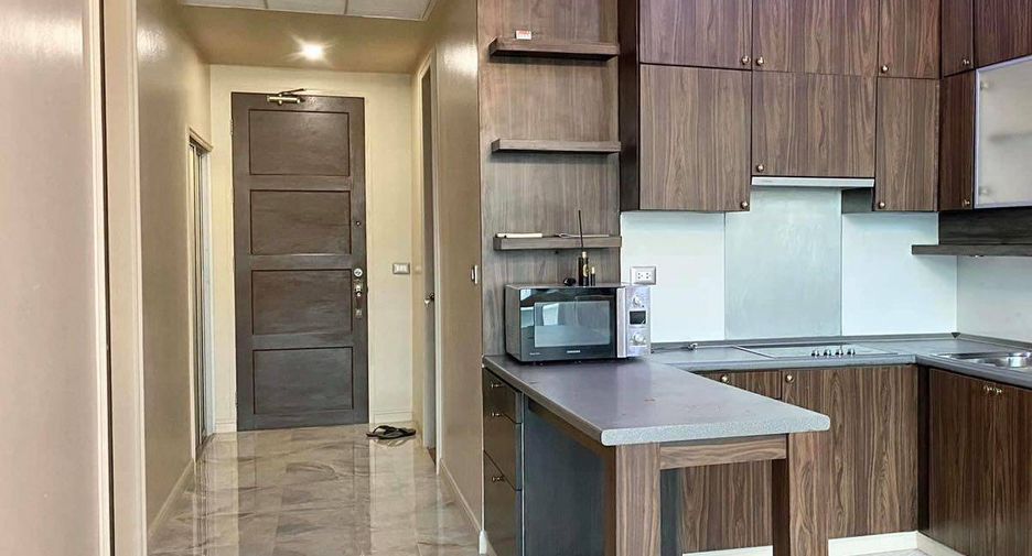 For rent 2 bedrooms condo in Huai Khwang, Bangkok