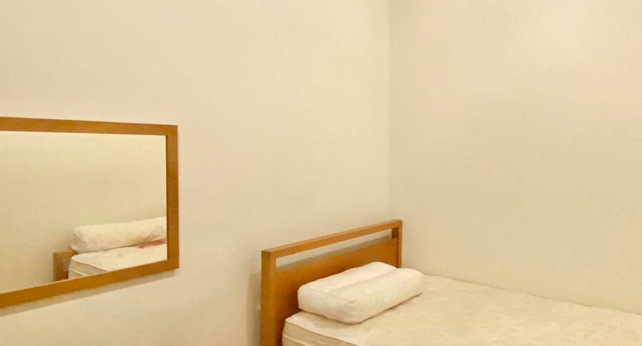 For rent 2 bedrooms condo in Huai Khwang, Bangkok