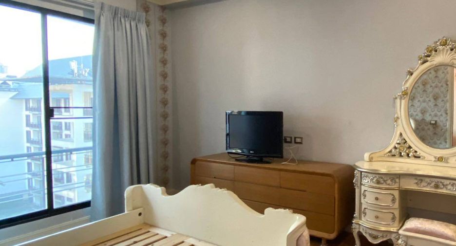 For rent 2 bedrooms condo in Huai Khwang, Bangkok