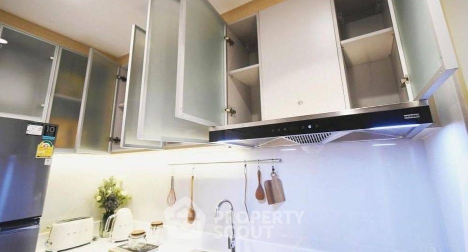 For rent 2 bedrooms condo in Watthana, Bangkok