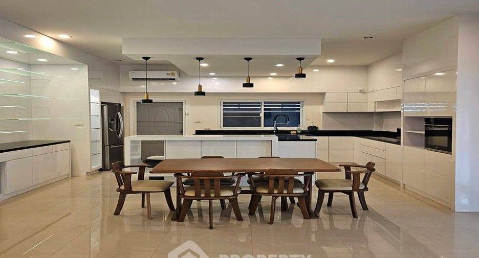 For rent 3 bedrooms villa in Huay Yai, Pattaya