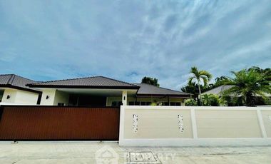 For rent 3 bedrooms villa in Huay Yai, Pattaya