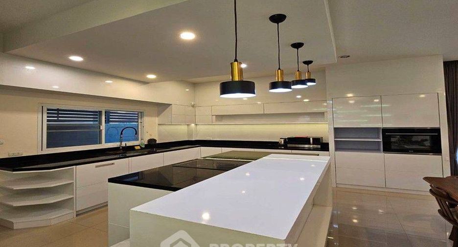 For rent 3 bedrooms villa in Huay Yai, Pattaya