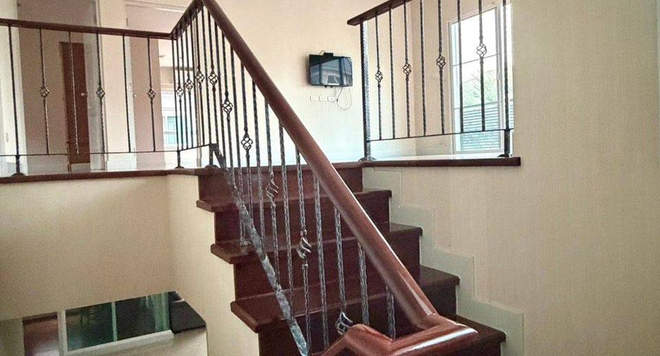 For rent 4 bedrooms house in Lat Krabang, Bangkok