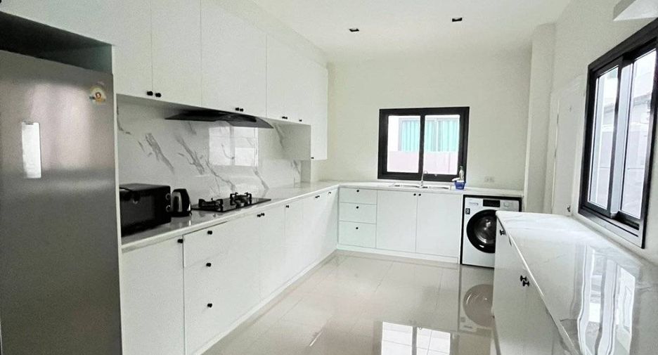 For rent 4 bedrooms house in Bang Lamung, Chonburi