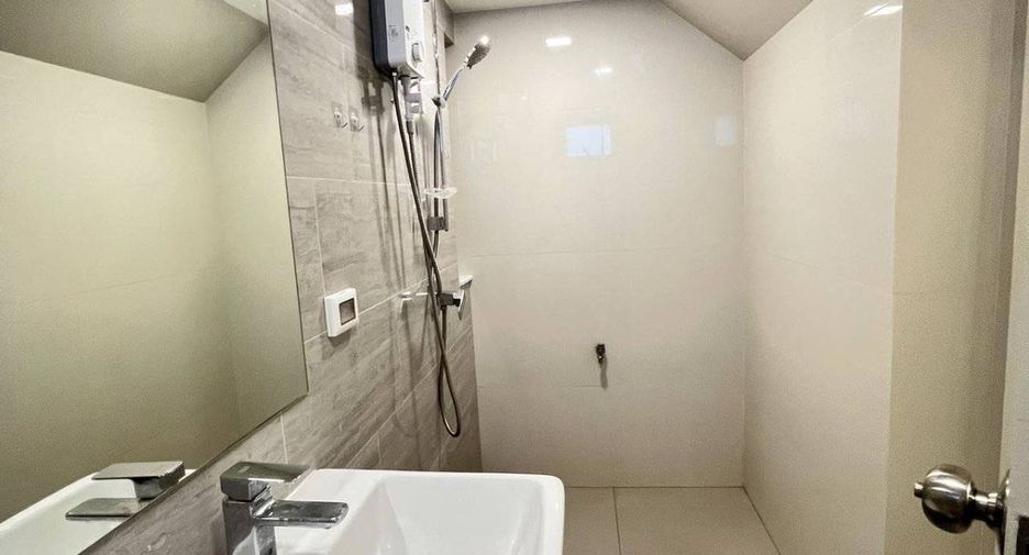 For rent 4 bedrooms house in Bang Lamung, Chonburi