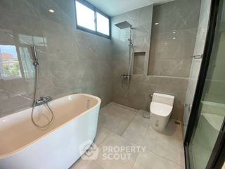 For rent 3 bedrooms townhouse in Saphan Sung, Bangkok