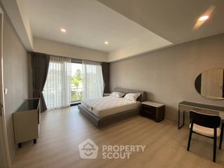 For rent 3 bedrooms townhouse in Saphan Sung, Bangkok