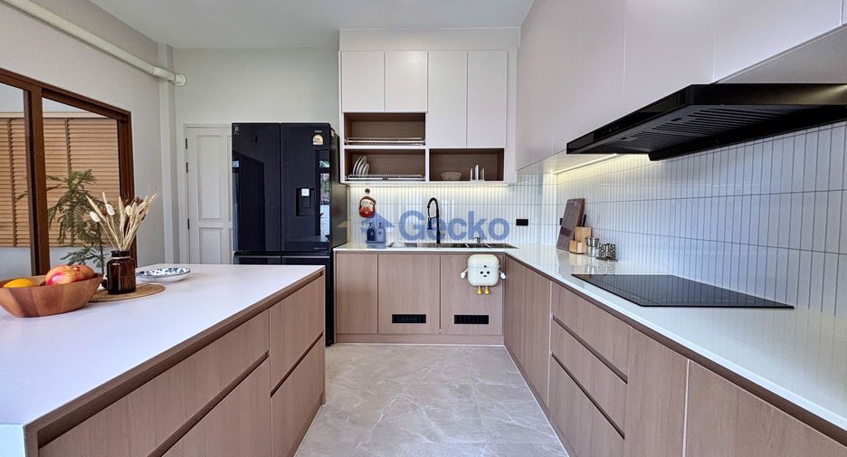 For rent 4 ベッドルーム house in Huay Yai, Pattaya