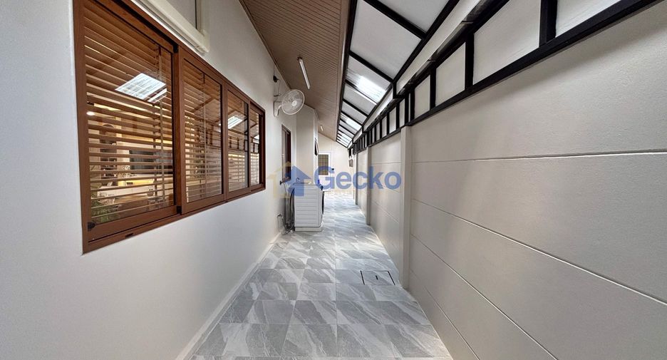 For rent 4 ベッドルーム house in Huay Yai, Pattaya