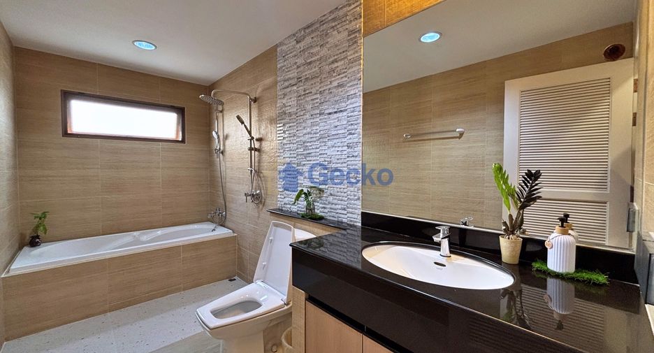 For rent 4 ベッドルーム house in Huay Yai, Pattaya