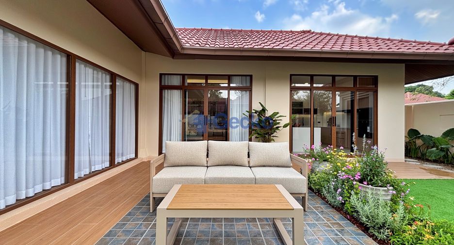For rent 4 ベッドルーム house in Huay Yai, Pattaya