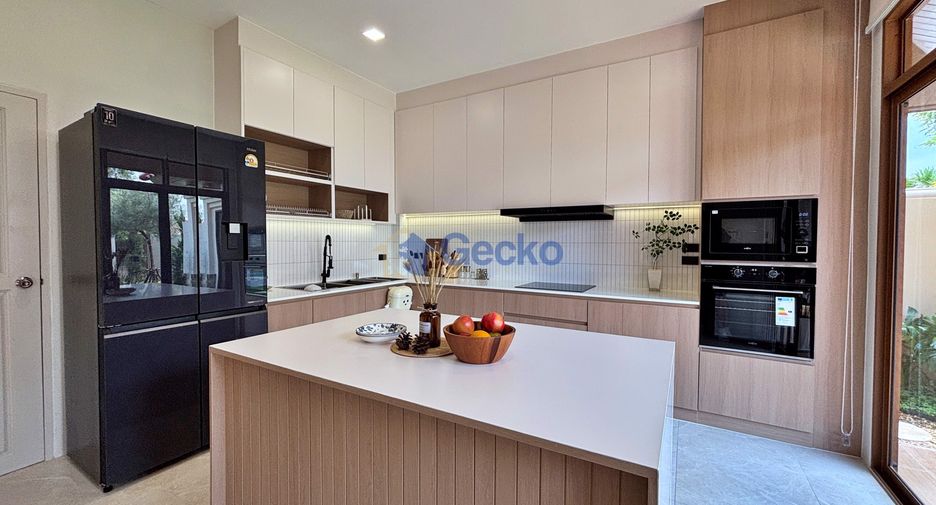 For rent 4 ベッドルーム house in Huay Yai, Pattaya
