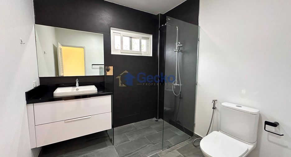 For rent 5 ベッドルーム house in Bang Lamung, Chonburi
