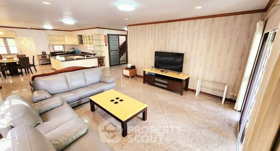 For rent 5 bedrooms house in Lat Phrao, Bangkok