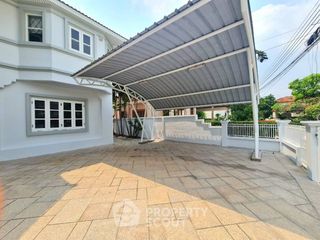 For rent 5 bedrooms house in Lat Phrao, Bangkok