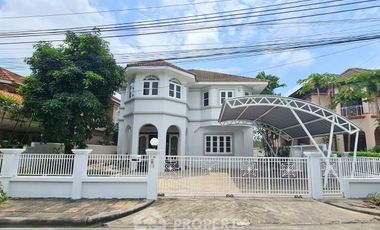 For rent 5 bedrooms house in Lat Phrao, Bangkok