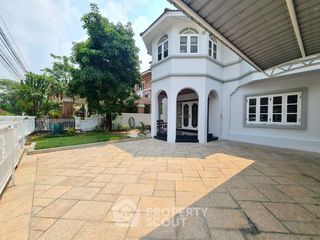 For rent 5 bedrooms house in Lat Phrao, Bangkok