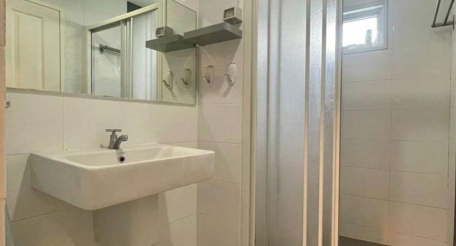 For rent 2 bedrooms condo in Huai Khwang, Bangkok