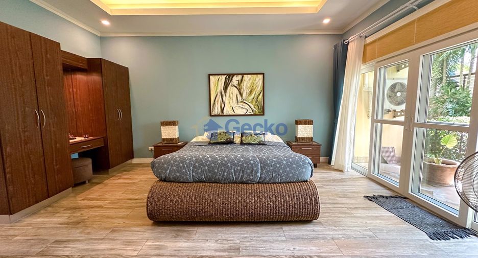 For rent 3 bedrooms condo in Jomtien, Pattaya