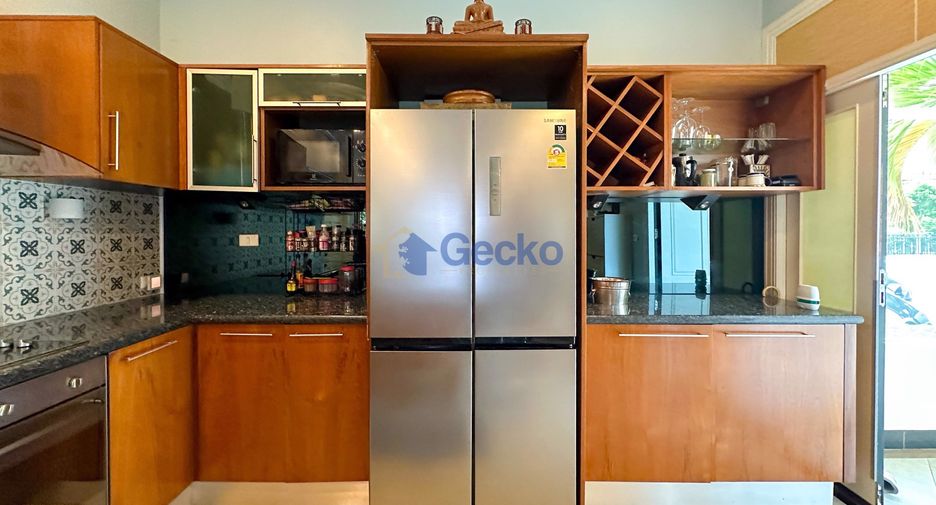 For rent 3 bedrooms condo in Jomtien, Pattaya
