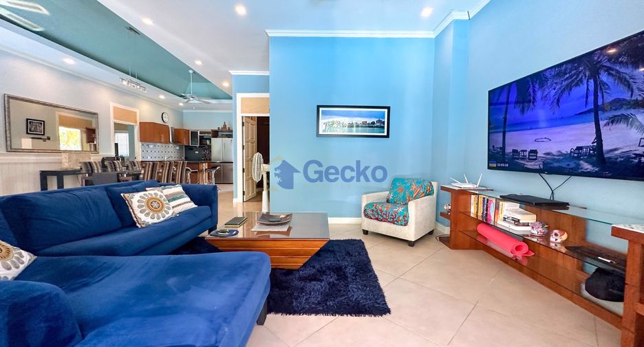 For rent 3 bedrooms condo in Jomtien, Pattaya