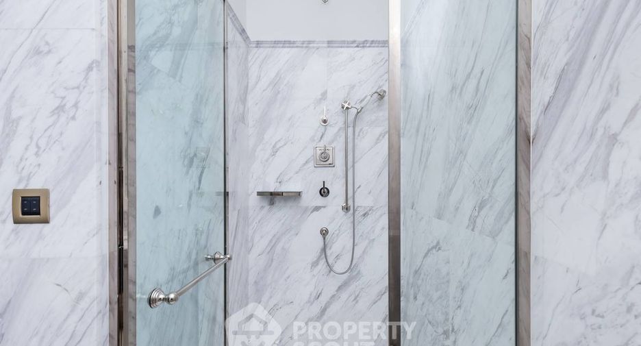 For rent 2 ベッドルーム condo in Pathum Wan, Bangkok