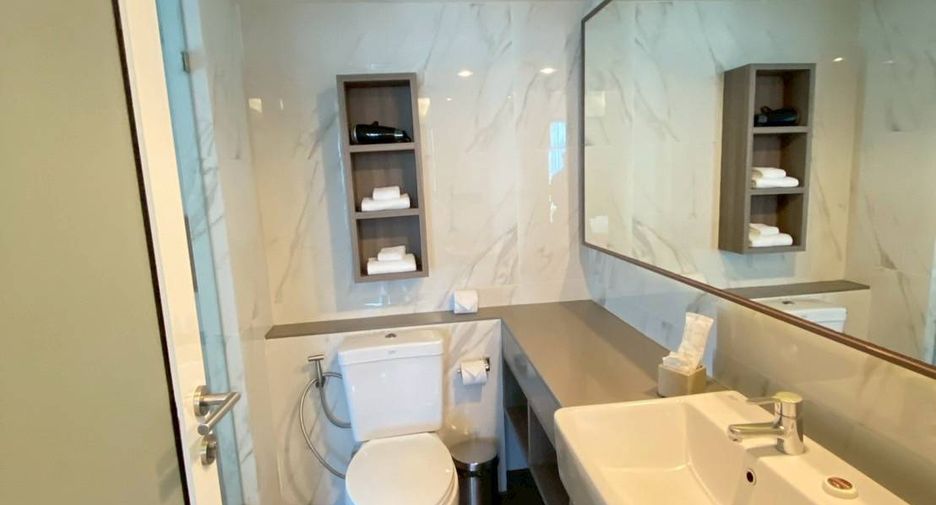 For rent 2 bedrooms apartment in Huai Khwang, Bangkok
